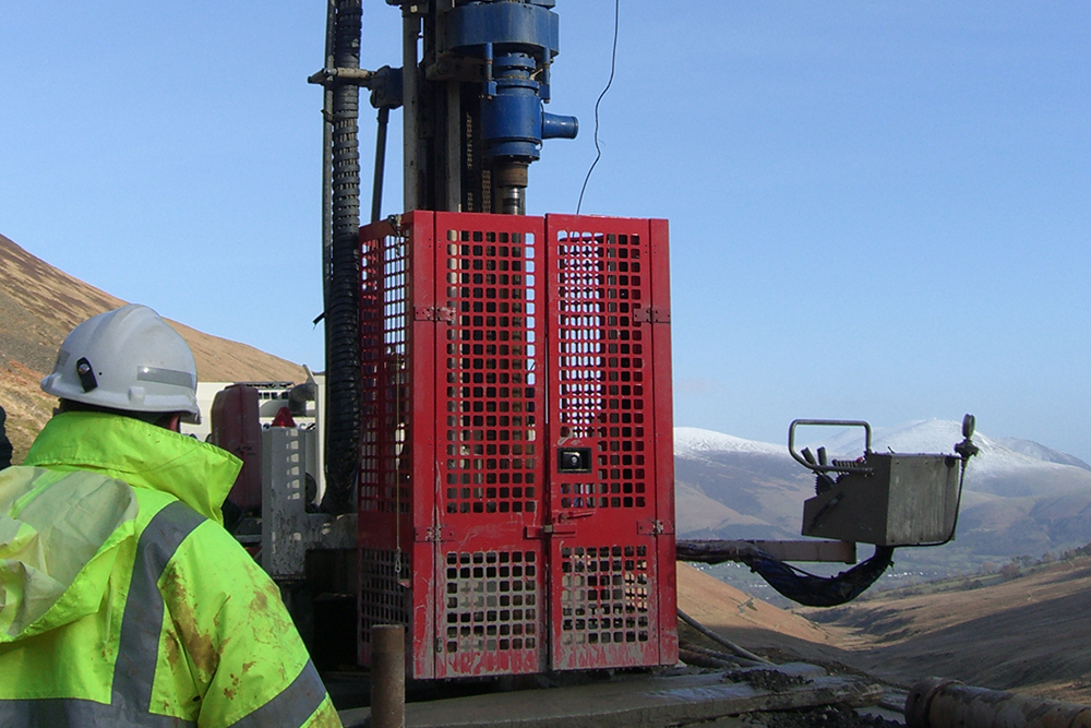 Borehole drilling rig